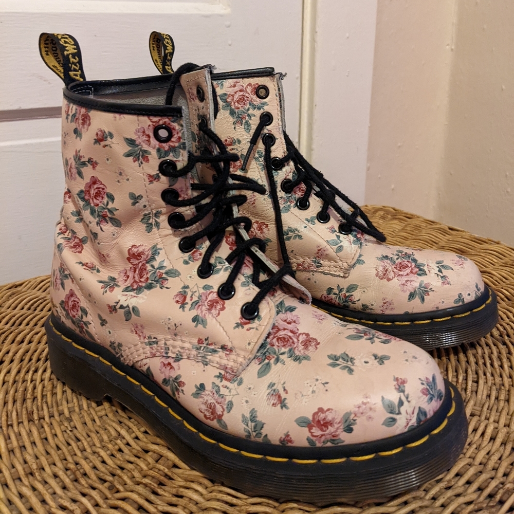 Cream Rose Floral 1460 Dr Martens -size 7